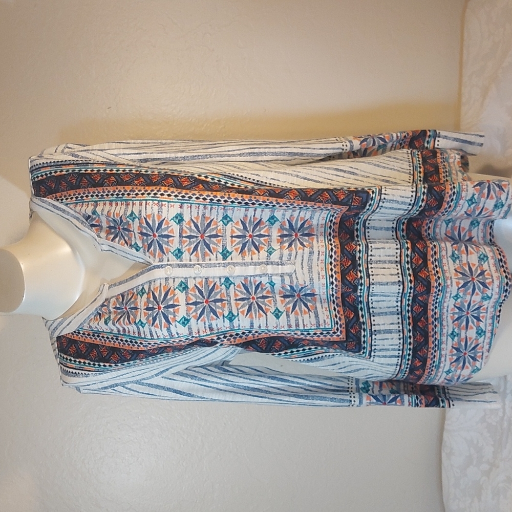 STYLE & CO. Beautiful pattern. long sleeve blouse. Size M. Like new condition.